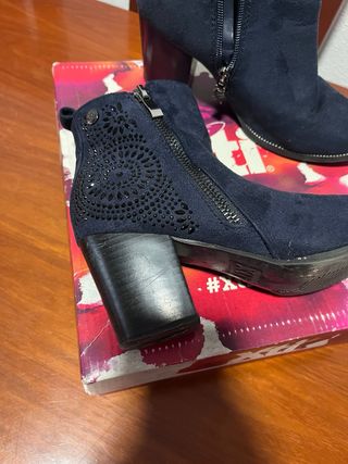 Botines azul marino con pedrería