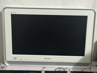 Televisor Sony Bravía 19” Blanco. Sin pie.