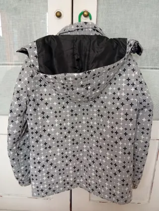 Abrigo deportivo estampado