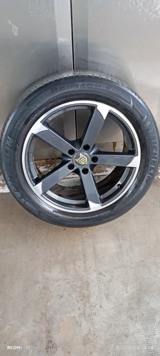 4 Llantas Fox AV1 con Neumáticos