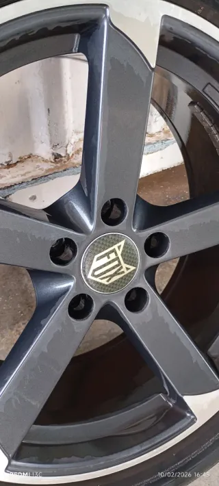 4 Llantas Fox AV1 con Neumáticos