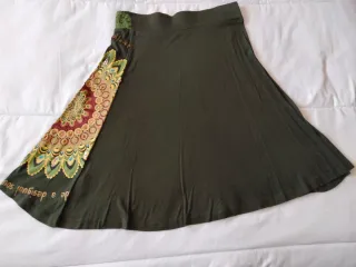 Falda Desigual verde militar talla M