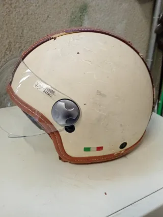 Casco vintage per collezionisti o restauro