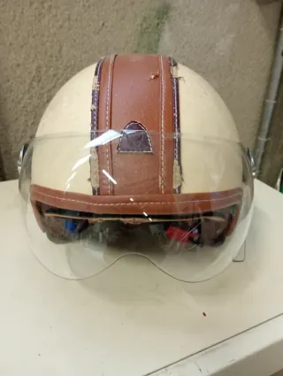 Casco vintage per collezionisti o restauro