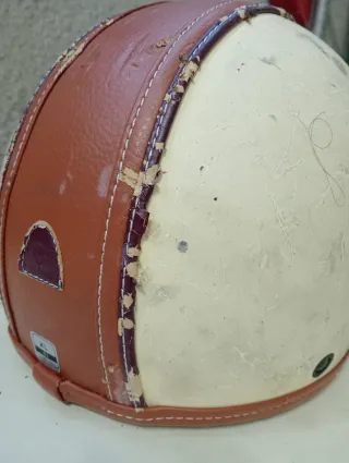 Casco vintage per collezionisti o restauro