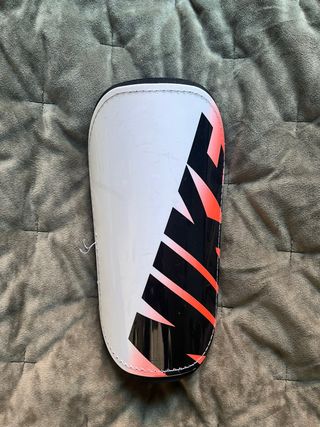 Espinilleras Nike Mercurial