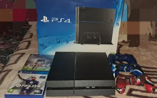 PS4 (PlayStation 4) Negra + 2 Juegos FIFA