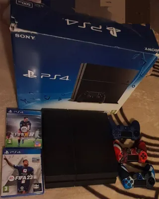 PS4 (PlayStation 4) Negra + 2 Juegos FIFA