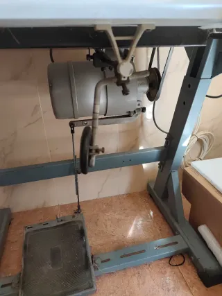 Máquina de coser industrial RECH con todo + silla