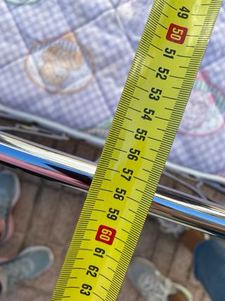 Cuna vintage de metal con colchón nuevo