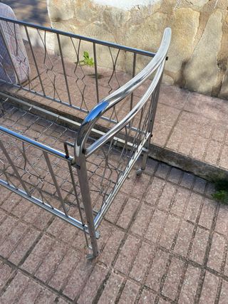 Cuna vintage de metal con colchón nuevo