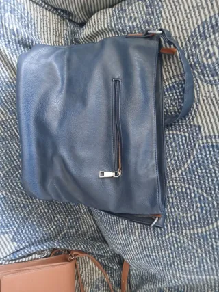 Bolso Marrón y Bolso Azul.