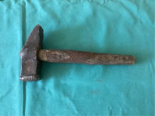 Martillo saca clavos antiguo