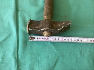 Martillo saca clavos antiguo