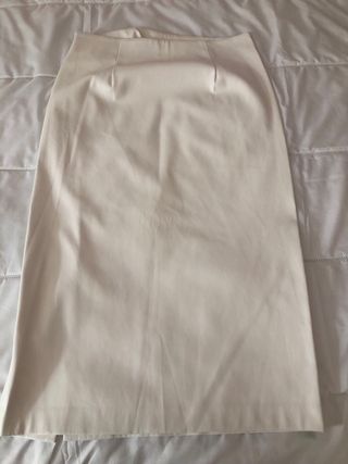 Falda efecto piel blanca Stradivarius