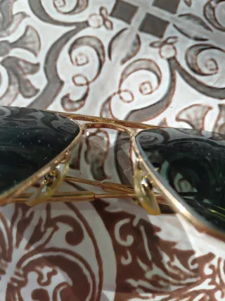 Occhiali da sole Ray-Ban oro e verdi