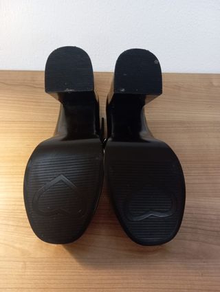 Zapatos Bershka charol negros Talla 40