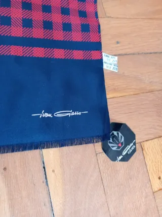 Bufanda de seda a cuadros nueva