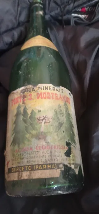 Bottiglia vintage con stemma SSS SANTI