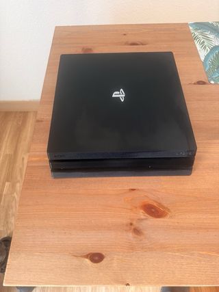 PS4 Pro 1TB + 4 Juegos + 3 Mandos
