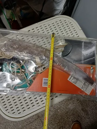 Podador de ramas de tijeras y con serrucho.