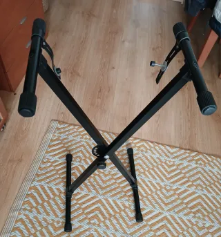 Supporto per tastiera/organo