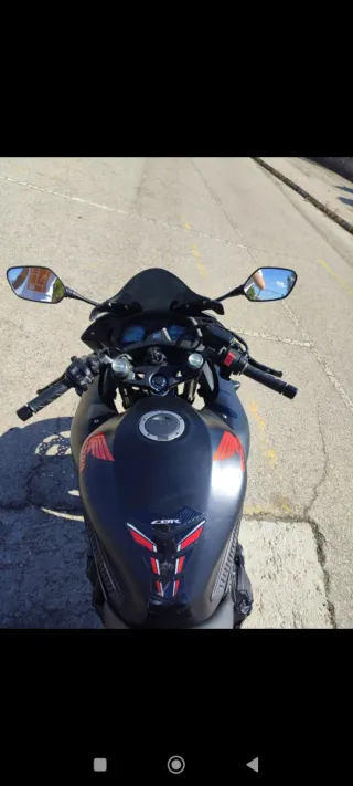 Honda CBR 650F Negra