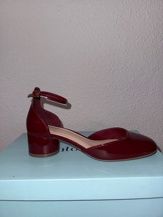 Zapatos Tintoretto burdeos tacón bajo