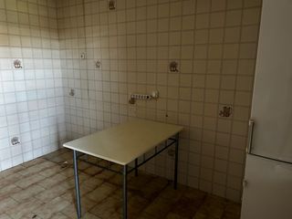 Tavolo da cucina beige e bianco