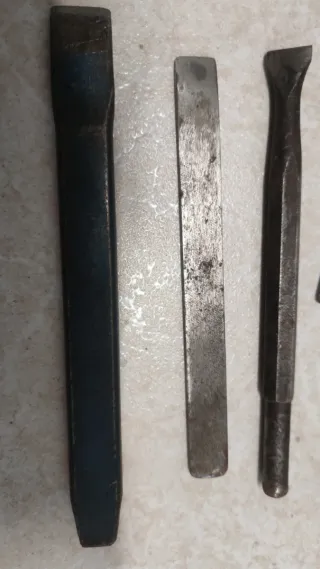 Lote de 4 herramientas: cinceles y paleta