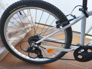 Bicicleta Decathlon 24 pollici