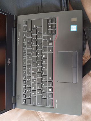 Portátil Fujitsu Negro con Accesorios