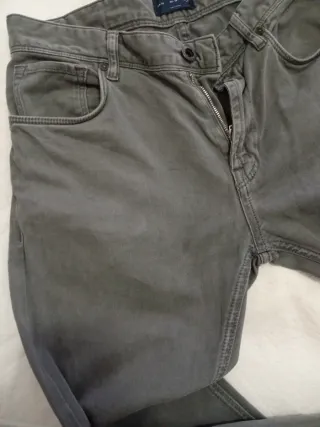 Pantalón ajustado gris claro hombre