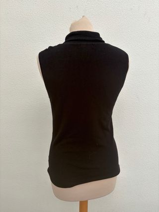 Camiseta Zara cuello alto sin mangas S