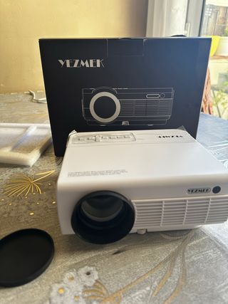 Proyector Yezmek Blanco + soporte de regalo