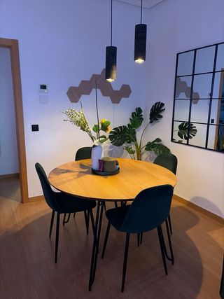 Mesa comedor madera y metal negro + 6 sillas