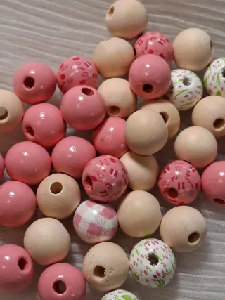 Lote 35 abalorios madera decorados