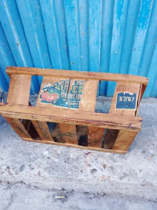 Caja de madera antigua para fruta
