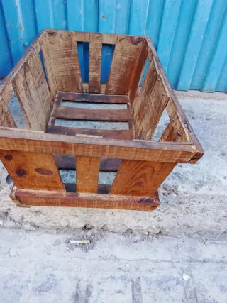 Caja de madera antigua para fruta