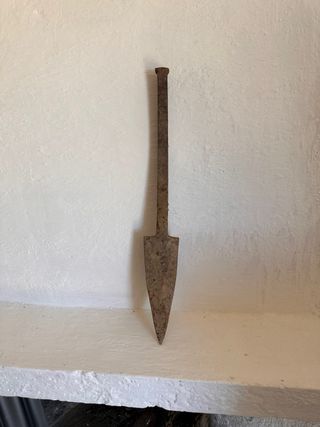 Apero antiguo de hierro forjado