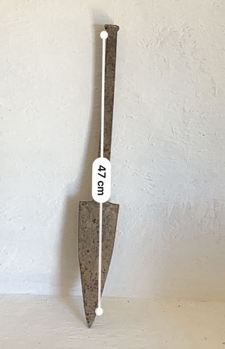 Apero antiguo de hierro forjado