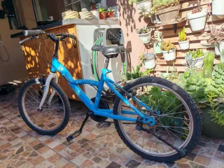 Bicicleta azul infantil