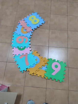 Puzzle suelo gomaeva letras y números