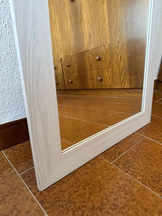 Specchio a figura intera in legno e vetro