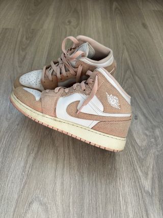 Nike Air Jordan rosa pastel.