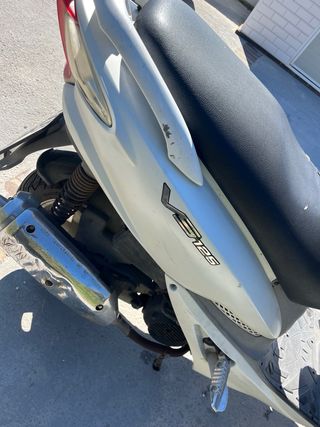 Moto Scooter SYM VS125 Blanca