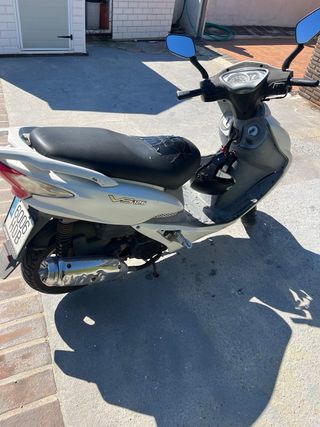 Moto Scooter SYM VS125 Blanca