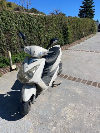 Moto Scooter SYM VS125 Blanca