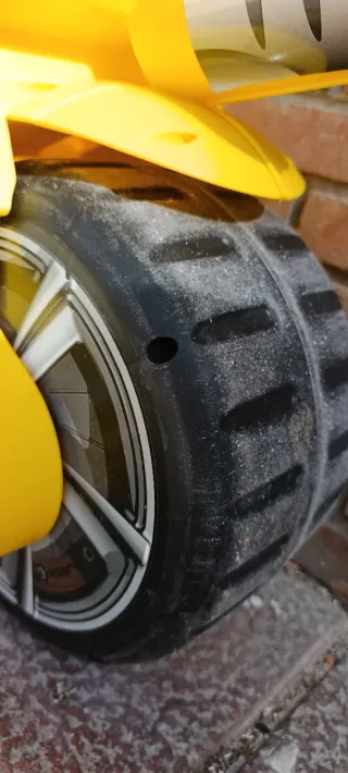 Moto correpasillos amarilla