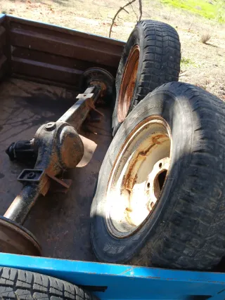 Eje trasero 4x4 con neumaticos